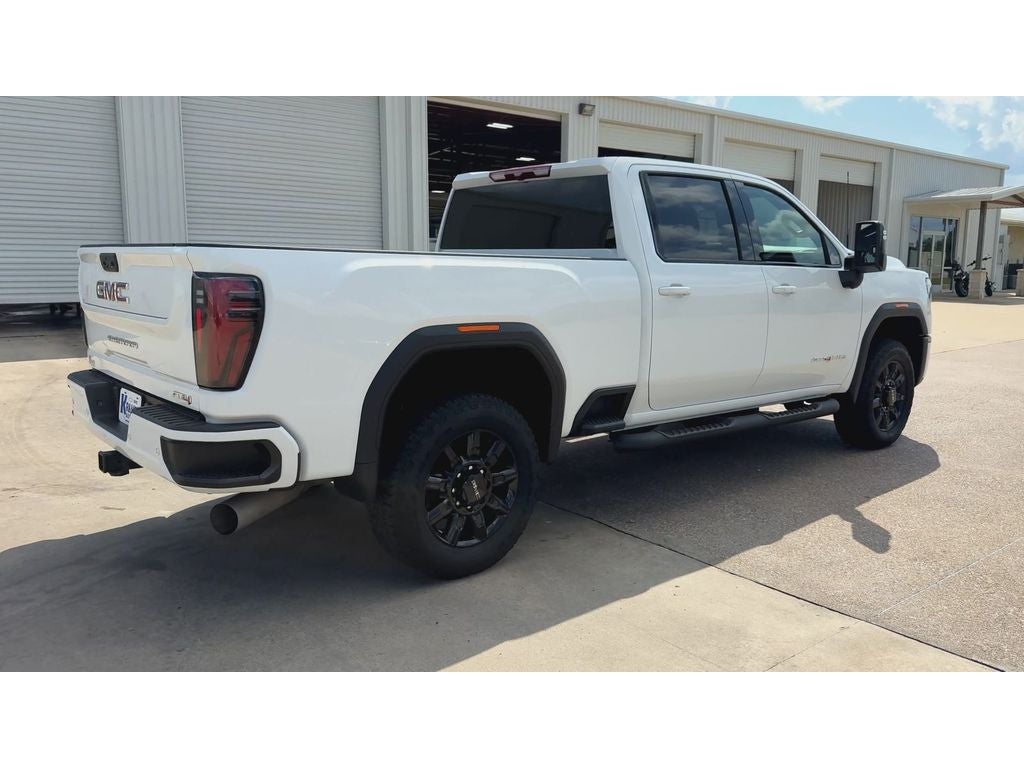 2025 GMC Sierra 2500HD 4WD Crew Cab Standard Bed AT4