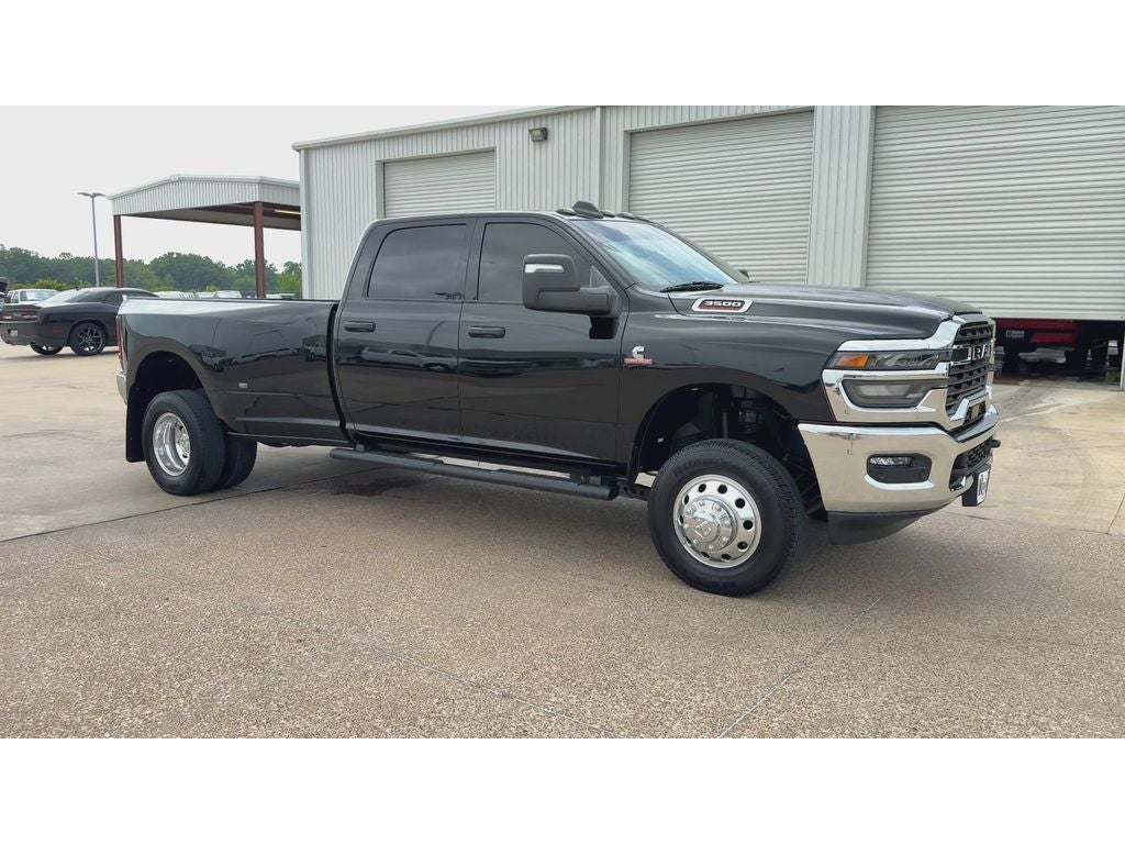 2025 RAM 3500 Tradesman Crew Cab 4x4 8' Box