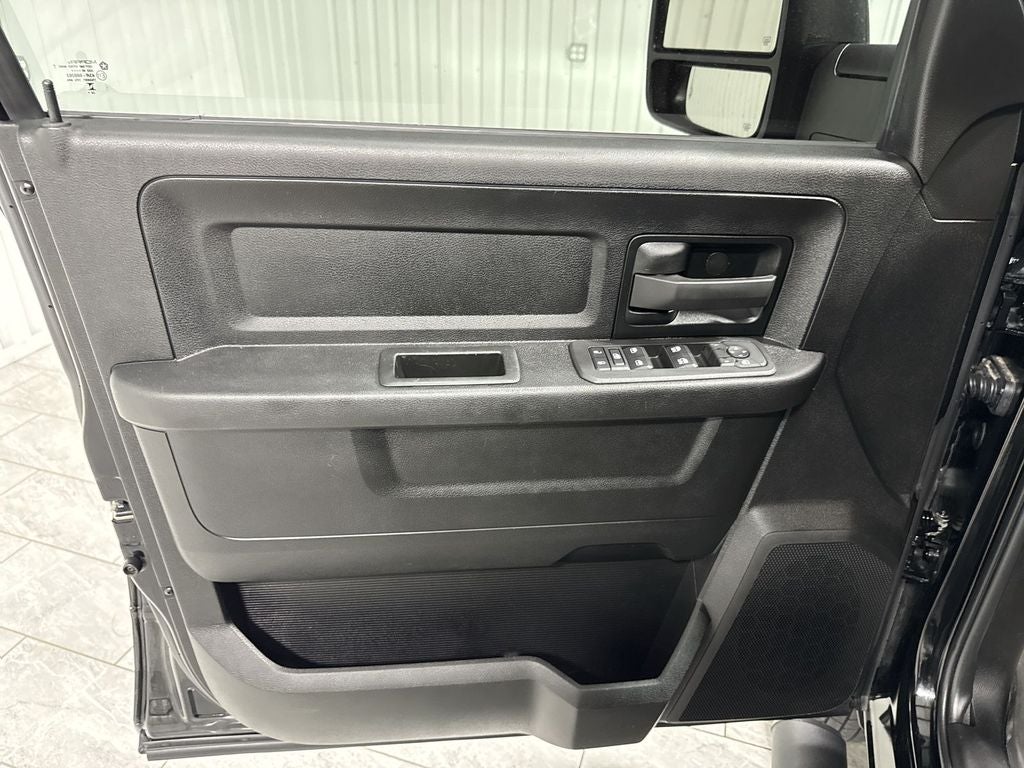 2025 RAM 3500 Tradesman Crew Cab 4x4 8' Box