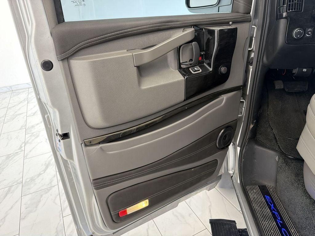 2021 Chevrolet Express Passenger 2500 1LS