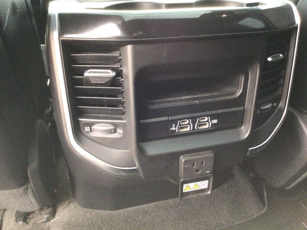 2019 RAM 1500 Laramie Crew Cab 4x4 5'7" Box