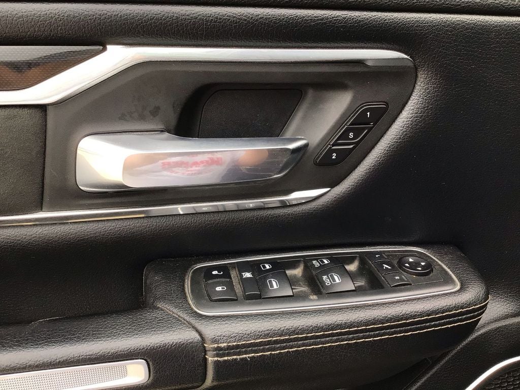 2019 RAM 1500 Laramie Crew Cab 4x4 5'7" Box