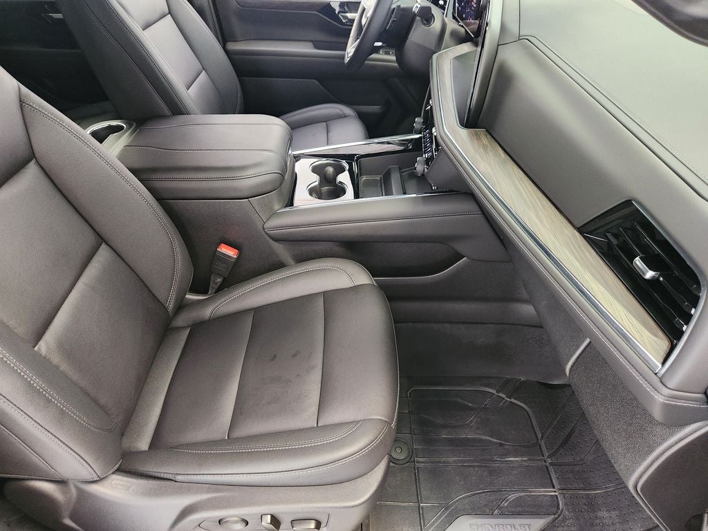 2025 Chevrolet Suburban LT