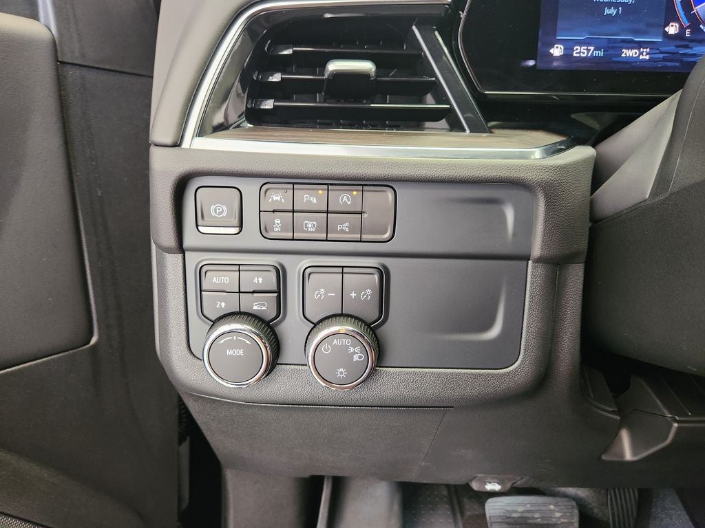 2025 Chevrolet Suburban LT