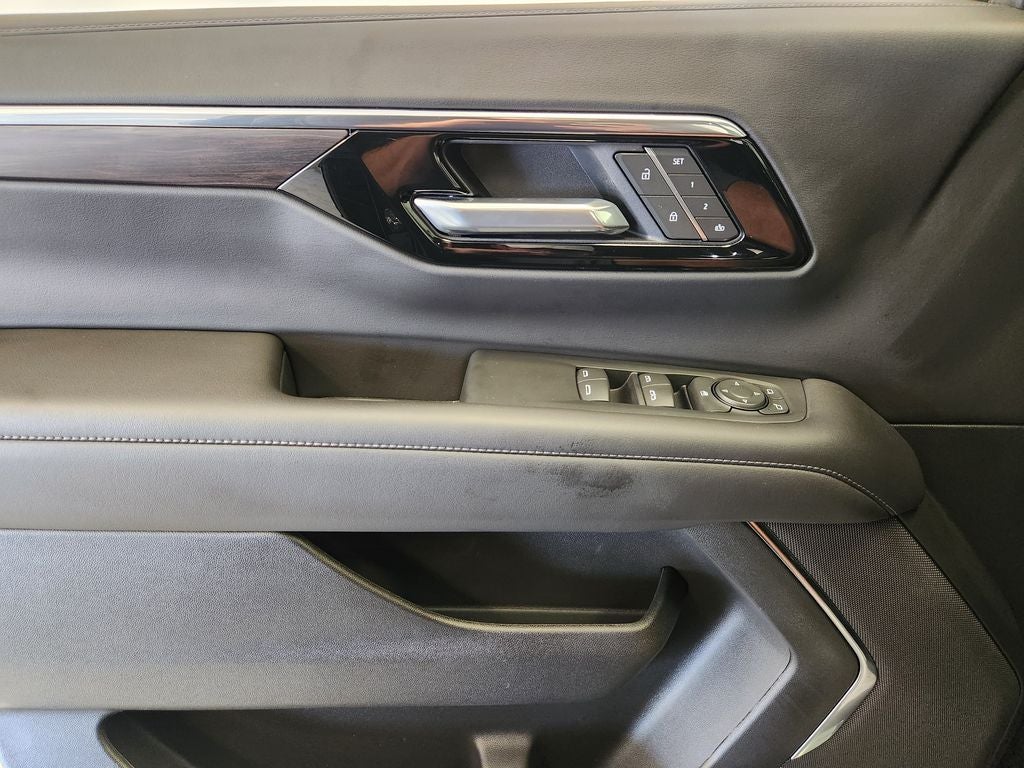 2025 Chevrolet Suburban LT