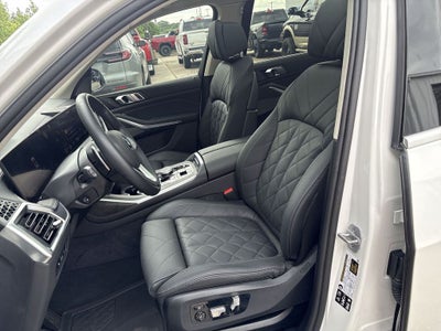 2025 BMW X7 xDrive40i