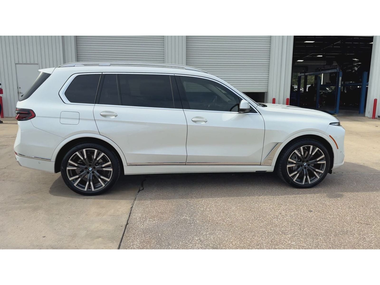 2025 BMW X7 xDrive40i